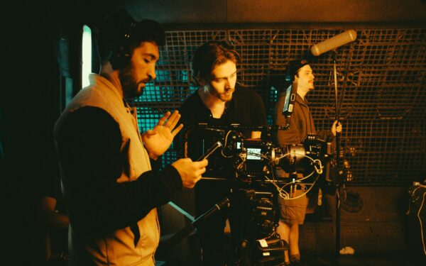 Ką daro pirmojo režisieriaus asistentas: nematoma grandis, be kurios sustotų filmavimo aikštelė