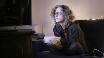 Ką žiūrėti, kai norisi gero kino suaugusiesiems: 9 turiningi, bet nenuobodūs filmai po ilgos dienos