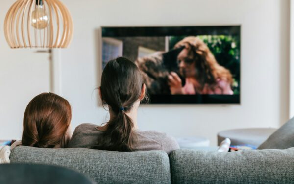 Ką žiūrėti, kai norisi gerų emocijų: 9 išmintingi, bet šviesūs kino pasakojimai nuotaikai pakelti