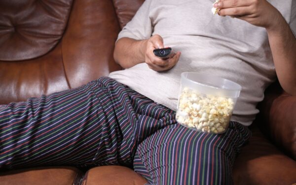 Ką žiūrėti, kai trūksta dėmesio išlaikymo: 9 dinamiški kino pasakojimai, kurie nepaleidžia