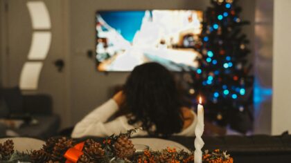 Ką žiūrėti su paaugliais: 9 įtraukiantys, bet nebanalūs kino ir serialų pasirinkimai bendram vakarui