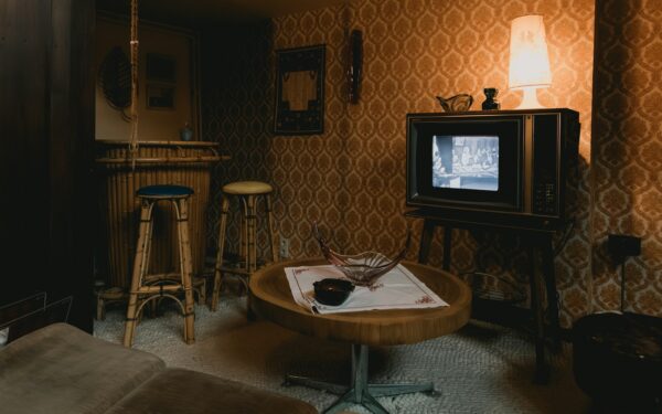 Kaip gimė namų kino epocha: nuo 8 mm juostų ir VHS kolekcijų iki šiuolaikinių srauto platformų