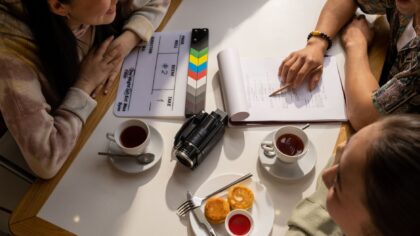 Kas yra kino continuity: kaip smulkios detalės išsaugo scenos logiką ir kodėl žiūrovai taip greitai pastebi klaidas