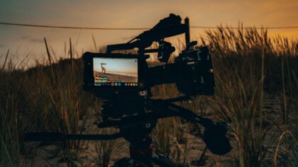 Kas yra kino long shot: kaip tolimas planas kuria mastelį, nuotaiką ir padeda suprasti istoriją
