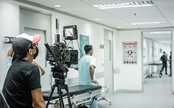 Kas yra kino long take: ilgo kadro magija, kuri be pjūvių prikausto žiūrovo dėmesį
