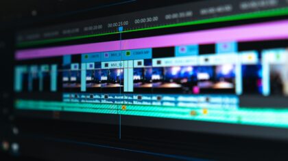 Kas yra kino montažas: kaip nematomas darbas formuoja istoriją, ritmą ir žiūrovo patirtį