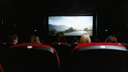 Kino amžiaus cenzas iš arčiau: kaip gimsta N-13, N-16 ar N-18 žymos ir ką jos iš tikrųjų reiškia žiūrovui