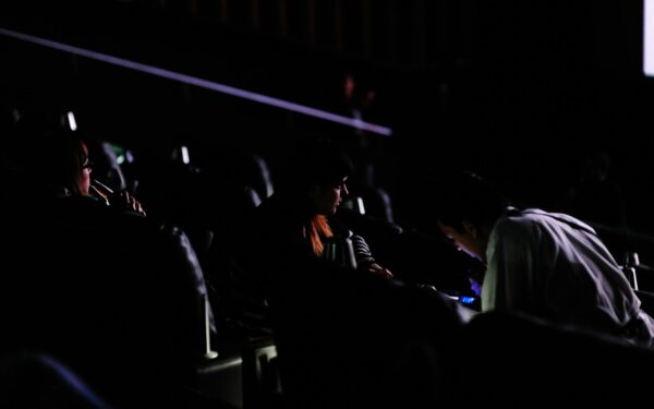 Komedija su prieskoniu: kaip veikia juodojo humoro žanras ir kam jis tinka labiausiai