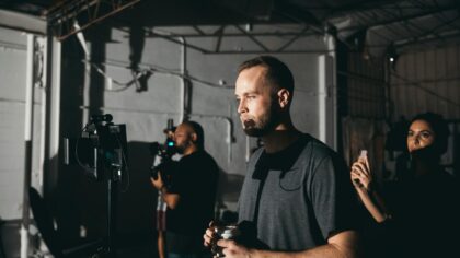 Kultinių kino užkulisių romantika: kodėl filmų kūrimo istorijos žavi beveik tiek pat, kiek pats kinas