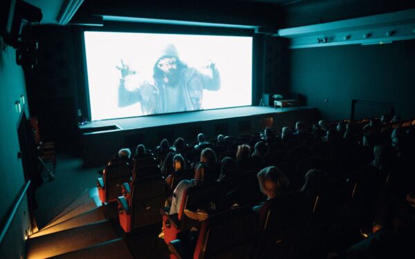 Psichologiniai trileriai be mistifikacijos: kuo jie skiriasi ir kaip neapsigauti renkantis įtemptą kino patirtį