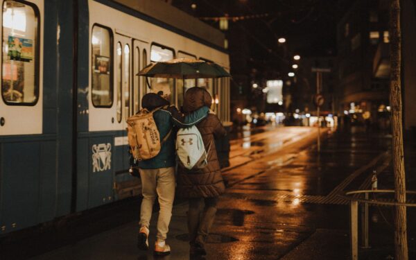 Romantiniai trileriai: kai meilė susiduria su įtampa ir pavojumi, ir kaip neprasilenkti su lūkesčiais