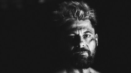Stiprūs vyrų vaidmenys kine: kaip šiuolaikiniai herojai keičia įvaizdį nuo „kietuolio“ iki jautraus lyderio