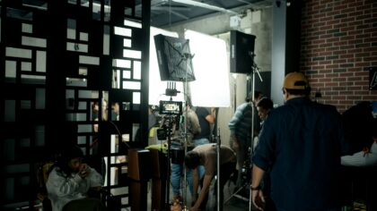 Ką iš tikrųjų duoda mažas vaidmuo: kaip epizodiniai aktoriai padeda sukurti įtikinamą kino pasaulį