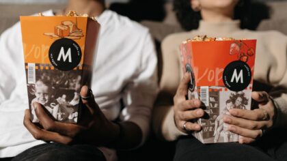 Ką žiūrėti, kai norite vakaro dviese: 9 kino idėjos poroms nuo lengvo humoro iki švelnios įtampos