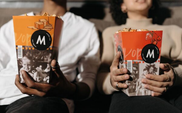 Ką žiūrėti, kai norite vakaro dviese: 9 kino idėjos poroms nuo lengvo humoro iki švelnios įtampos