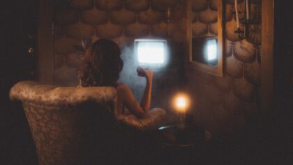 Ką žiūrėti, kai trūksta susikaupimo: 9 ramūs, bet įtraukiantys kino kūriniai, kurie neperkraus galvos