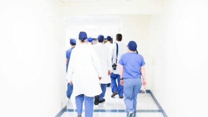 Kaip aktoriai įkūnija kino gydytojus ir slaugytojus: kodėl medicinos personažai tokie įtikinami