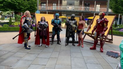 Kaip aktoriai ruošiami vaidmenims fantastikos ir superherojų filmuose: nuo kostiumo iki judesio plastikos