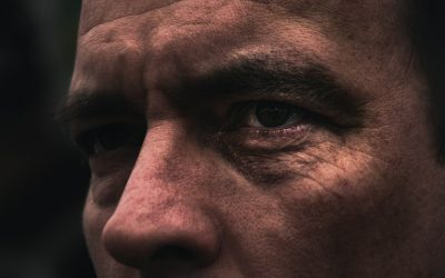Kaip filmų aktoriai išnaudoja tylą ir žvilgsnį: mažos detalės, kurios perrašo visą sceną