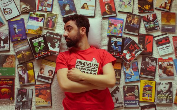 Kaip gimė kino plakatai: nuo rankomis tapytų afišų iki kolekcionuojamų popkultūros ikonų