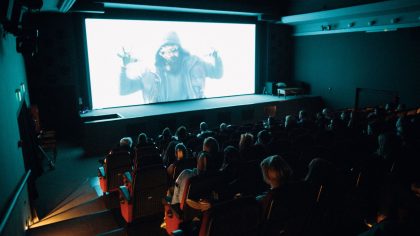 Kas yra kino plot twist: netikėto posūkio galia ir kaip jis keičia visą filmo patirtį