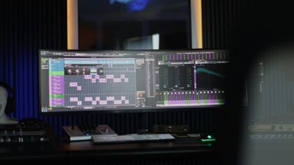 Kas yra kino spalvų paletė: kaip atspalviai tyliai formuoja nuotaiką ir mūsų santykį su istorija